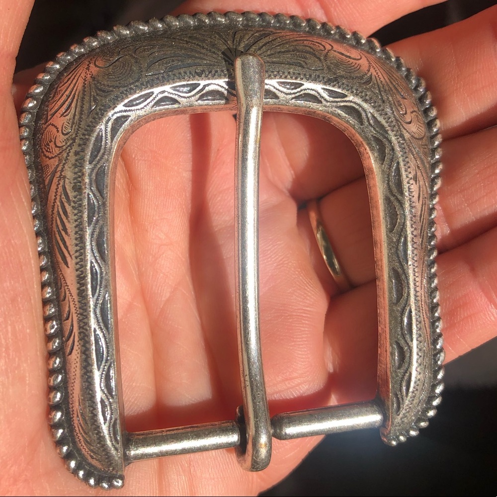 Very detailed stylish silver Canadian belt buckle